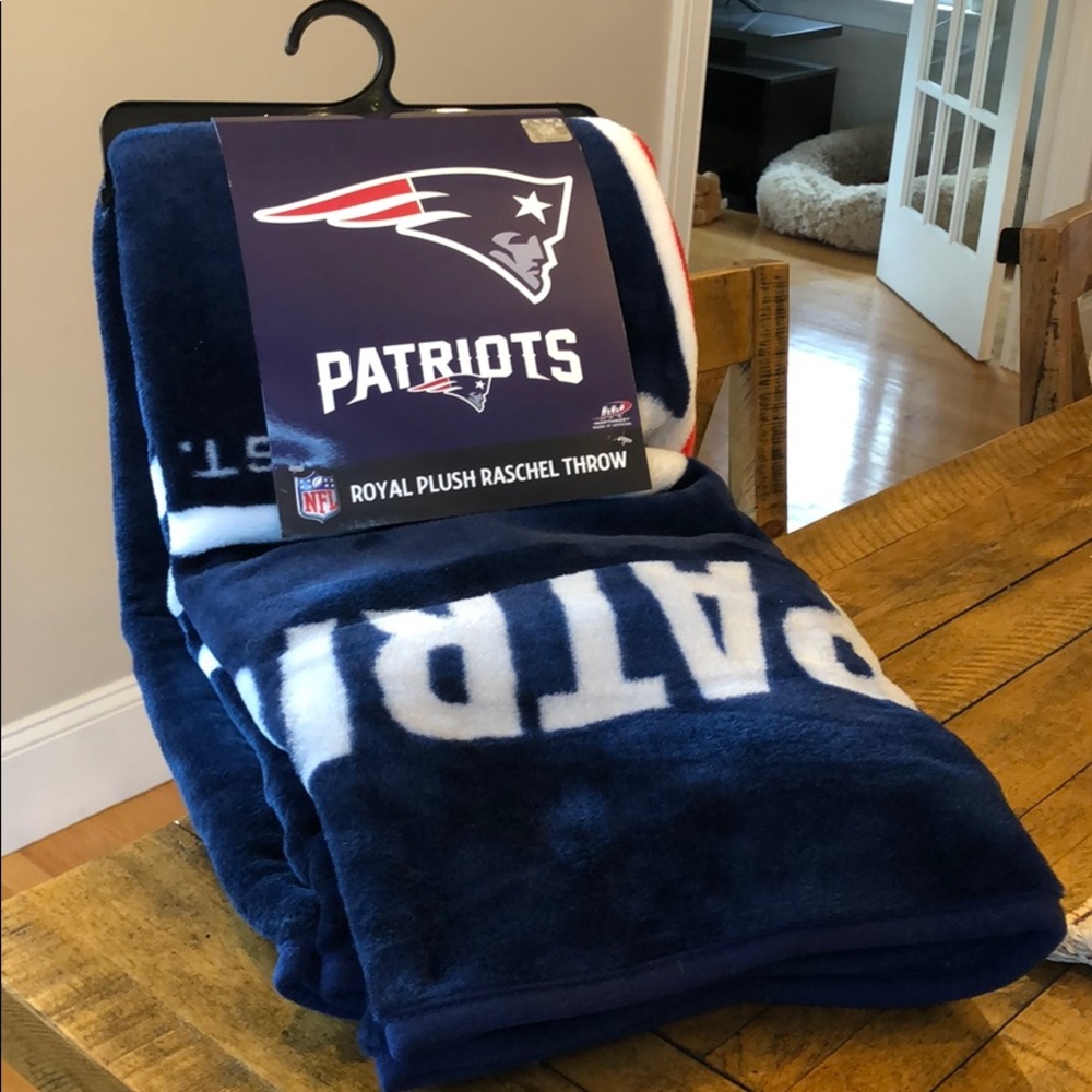 - New England Patriots royal plush throw 50”…